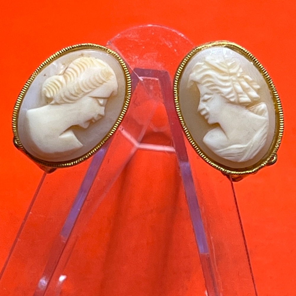 Vintage Cameo Gold Earrings
